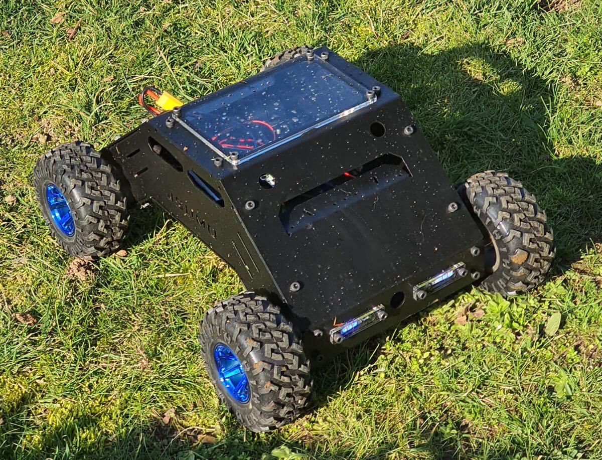 atlas-all-terrain-robot-at-grass.jpg (313 KB)